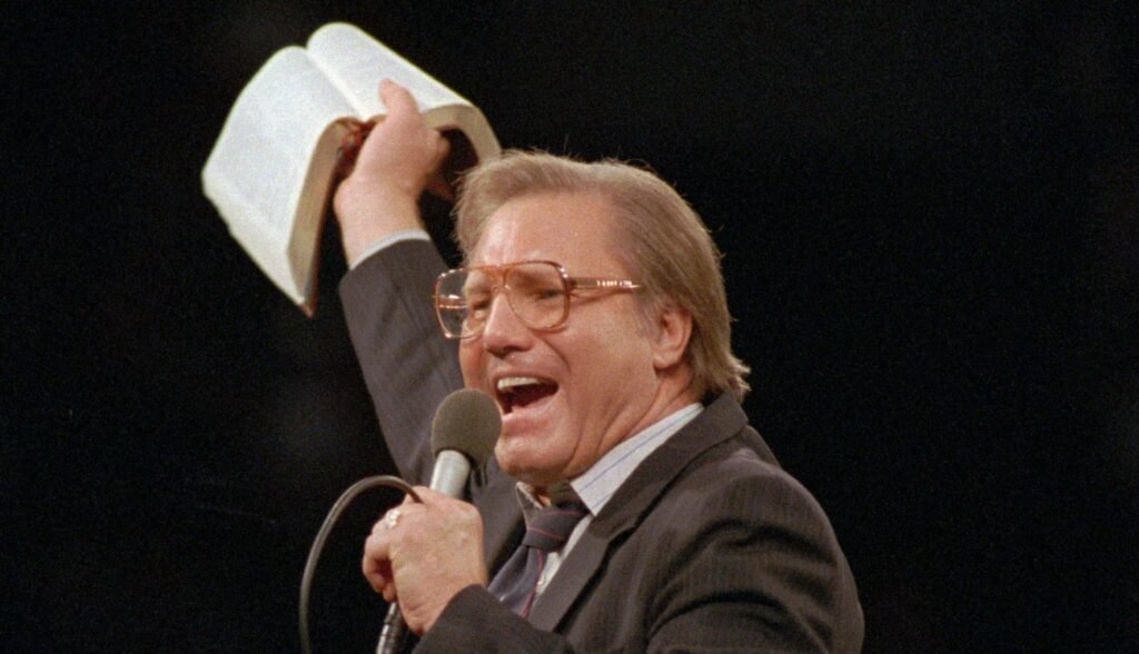 Jimmy Swaggart Dies at 90: A Televangelist’s Rise, Fall, and Final Days in the Pulpit